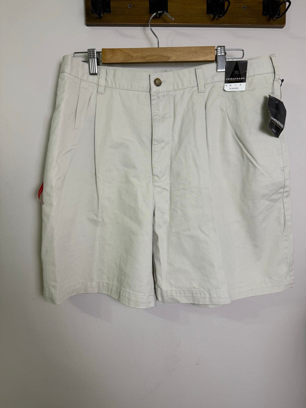 NWT Men’s Light Grey “Stone” Consenus Pleated Shorts W36